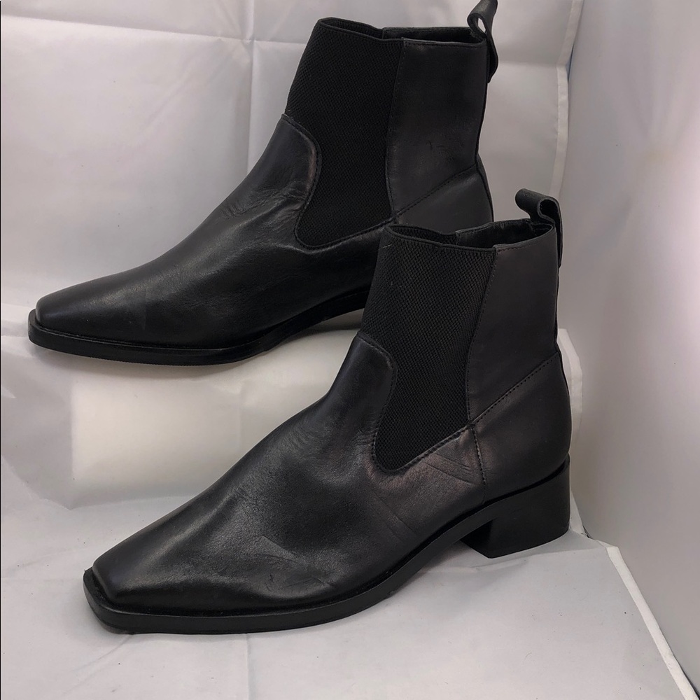 Bernardo Black Leather Heeled Chelsea Boots